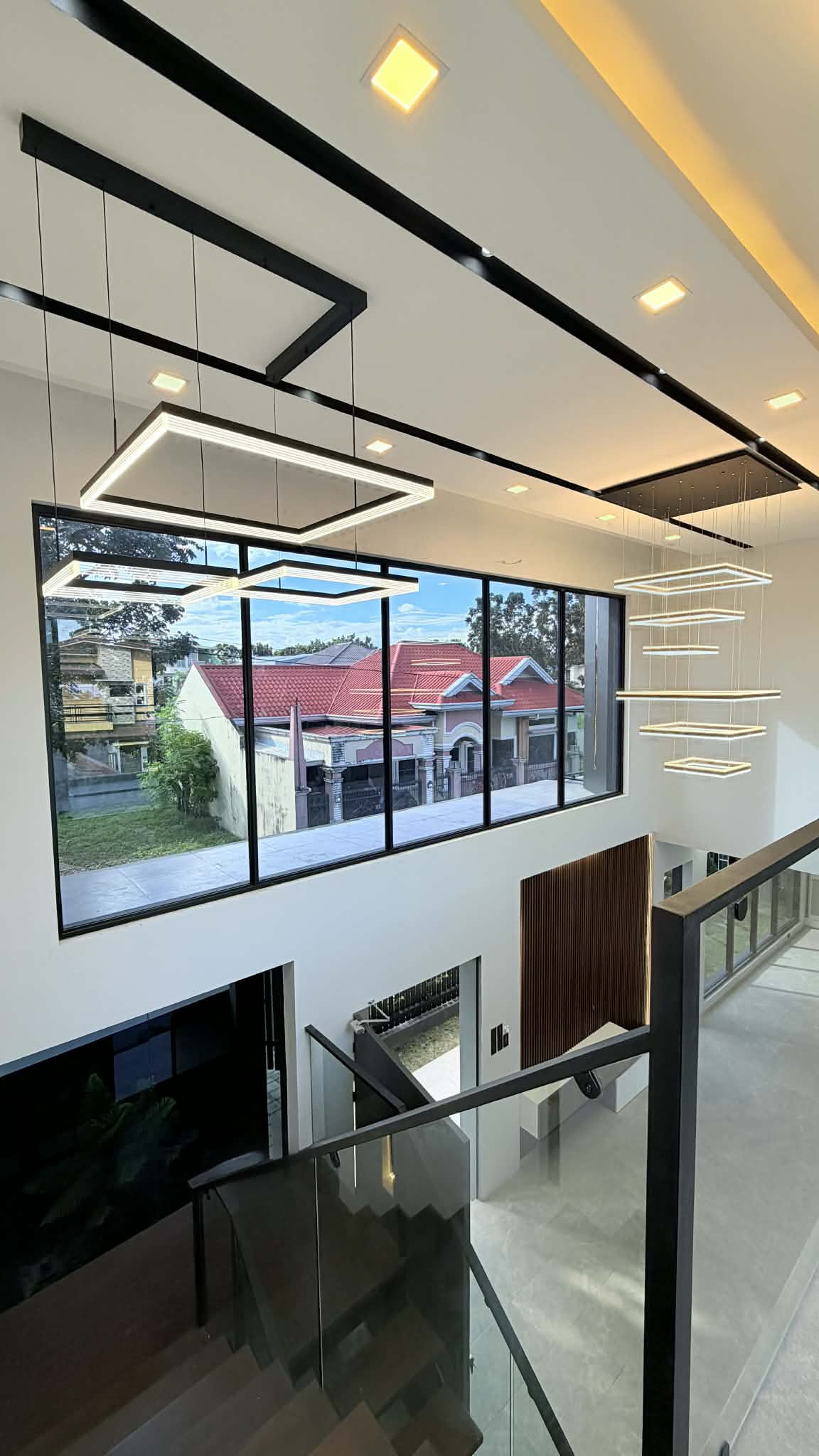 Clark Manor Listing photo 4