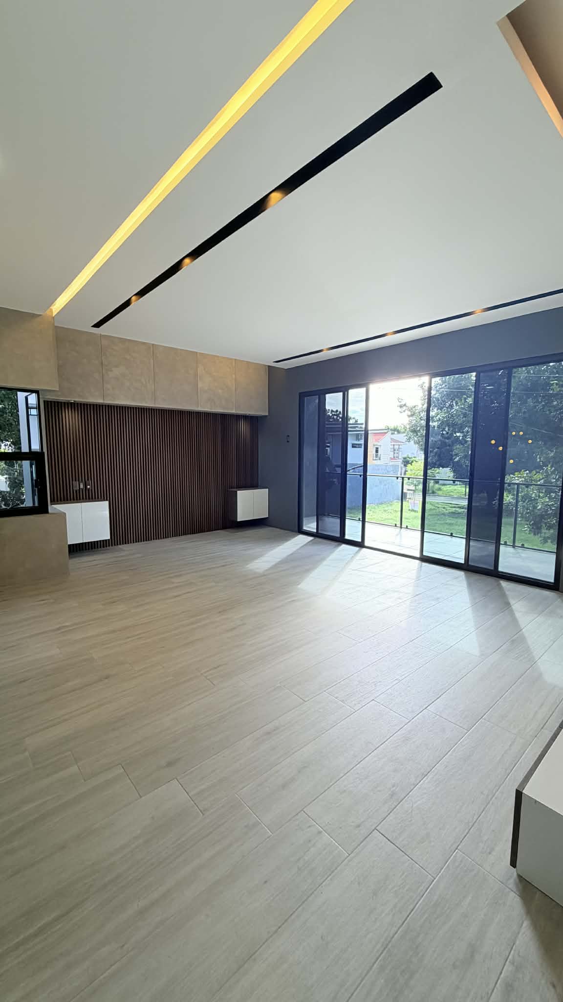 Clark Manor Listing photo 6