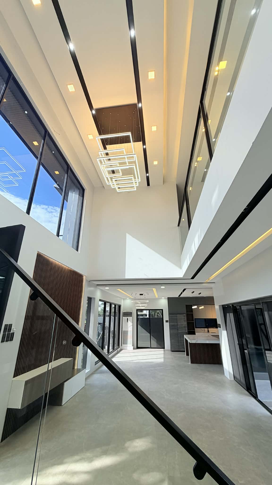 Clark Manor Listing photo 7